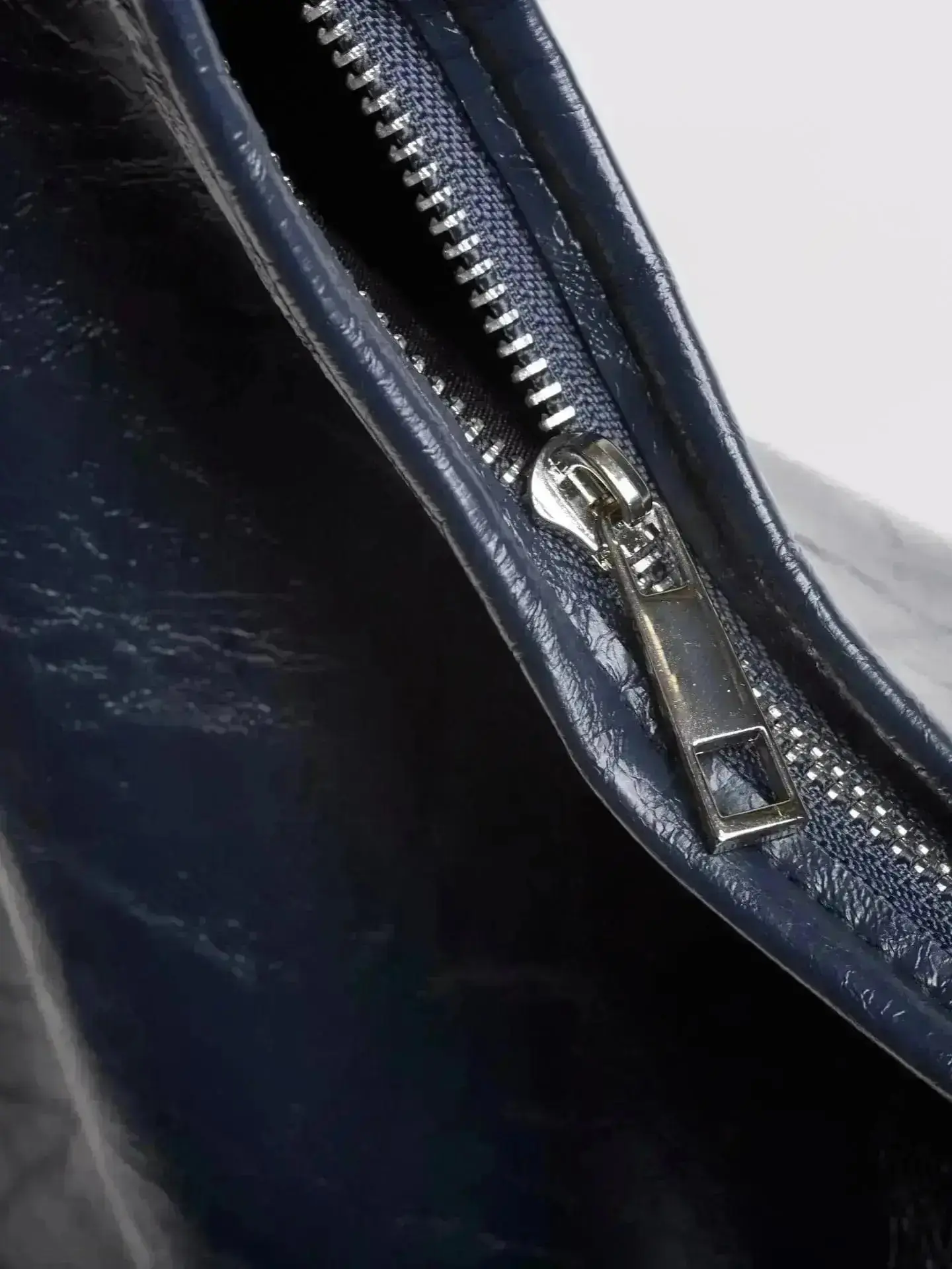 Scarlett Distressed Leather Tote - Image 113