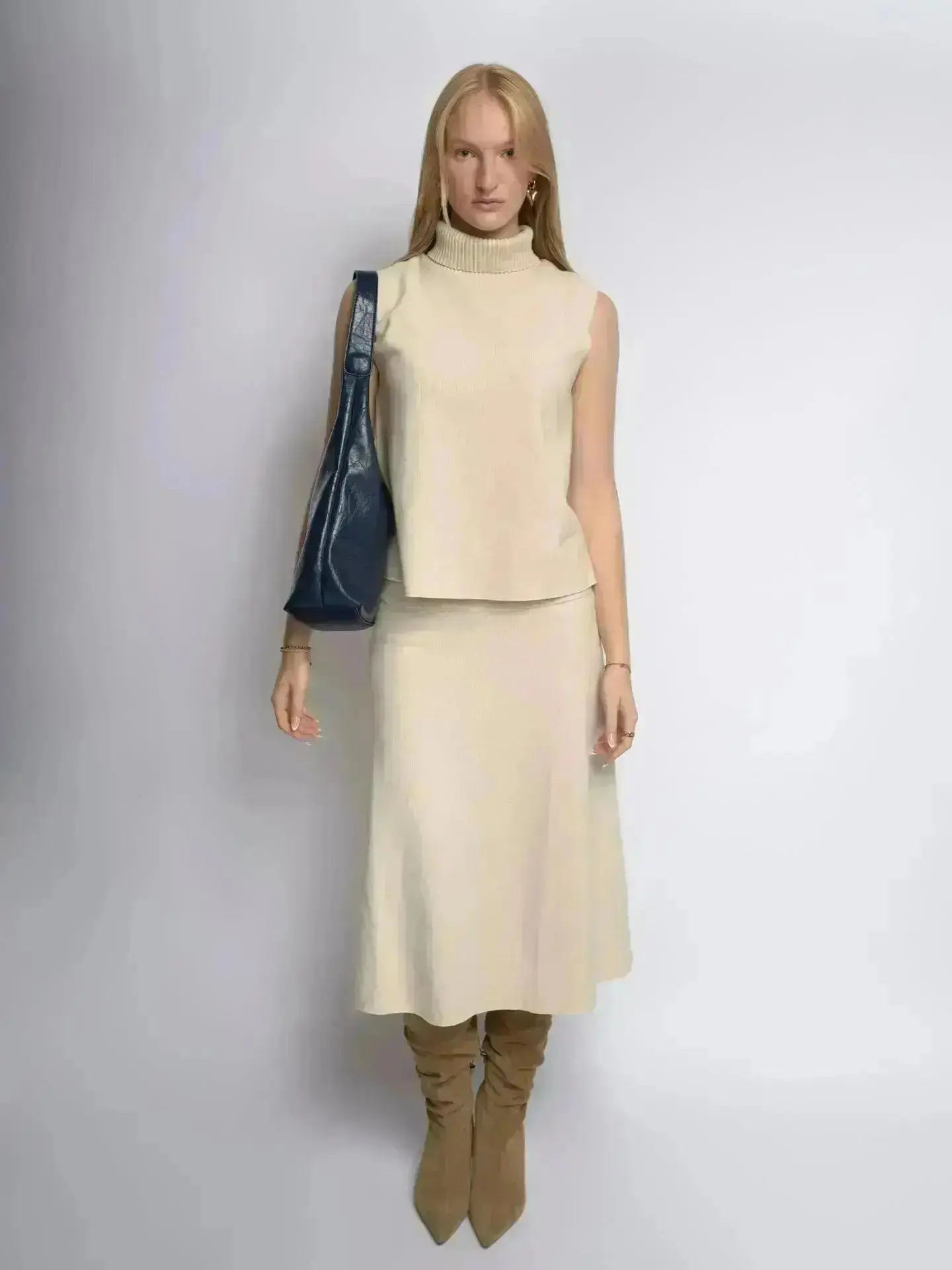 Scarlett Distressed Leather Tote - Image 36