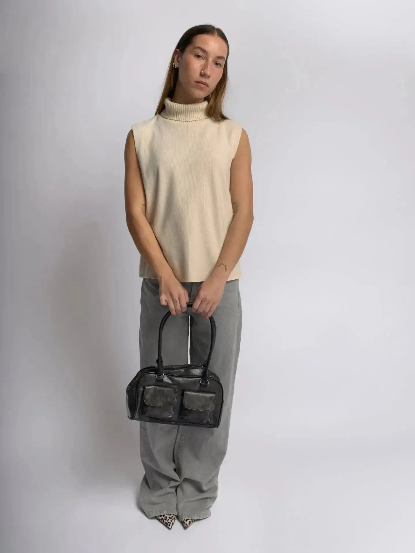 Sleek Distressed Leather Carry - Image 3